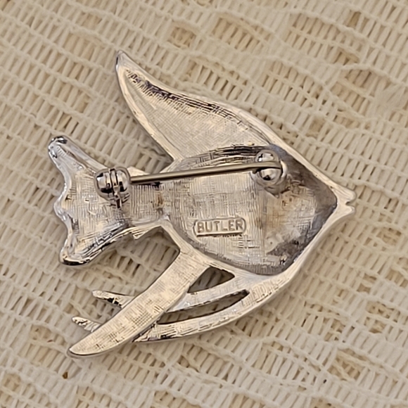 Butler Angelfish Brooch - Picture 2 of 3